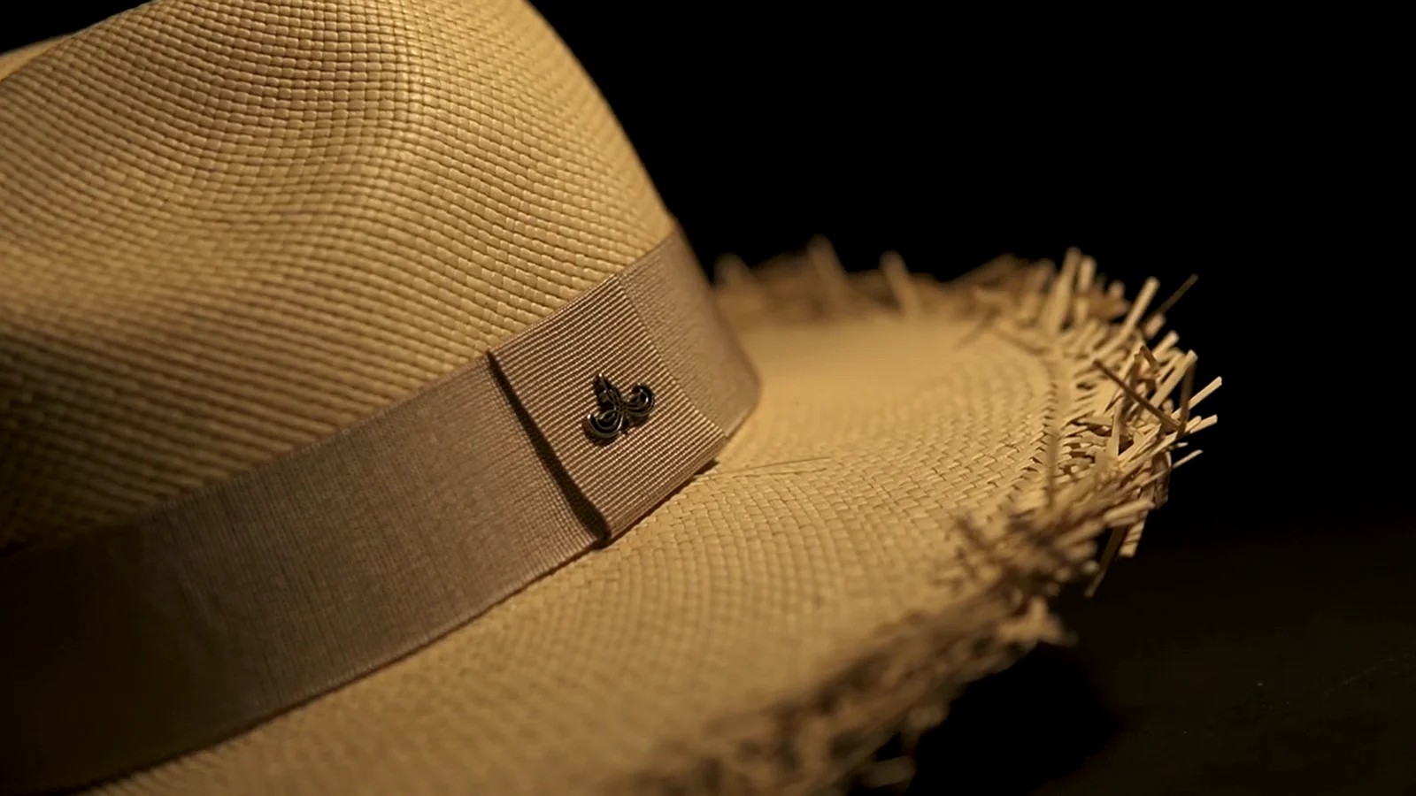 Close view of the weave and band of a PanamaHatters hat